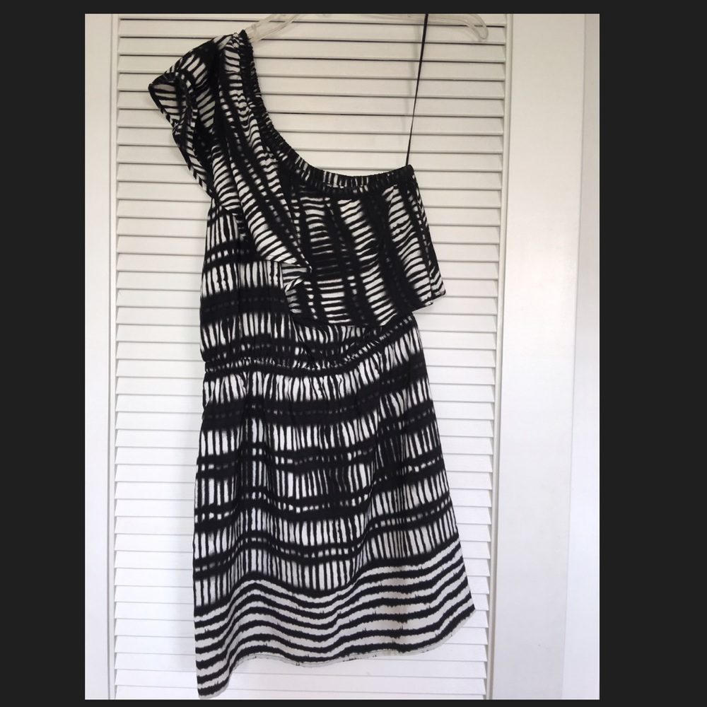 One shoulder black dress!